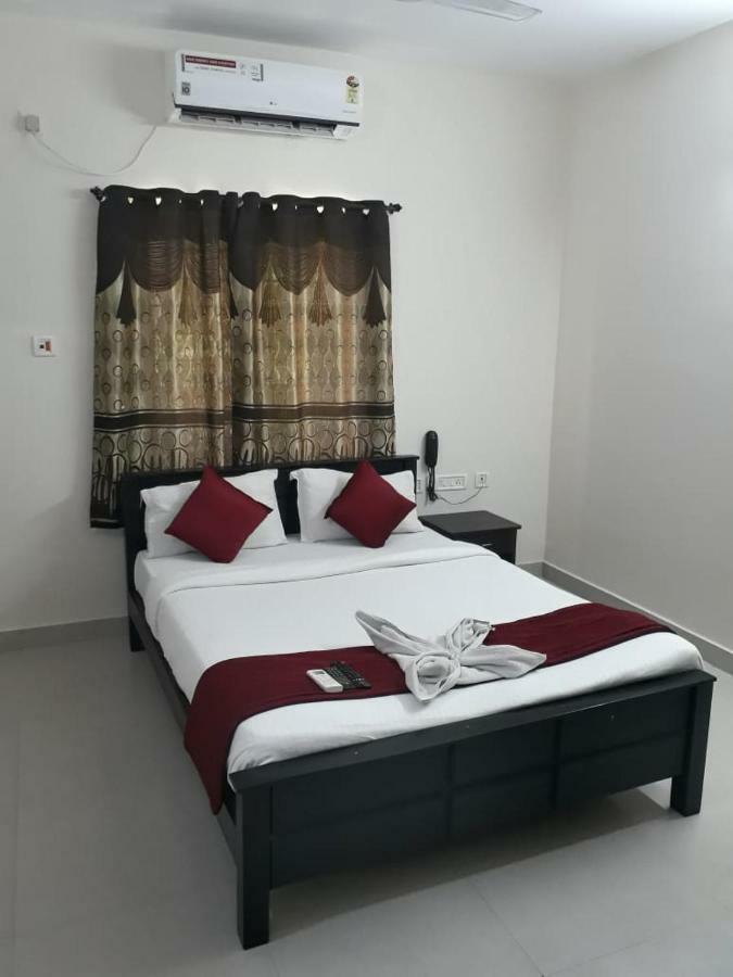 The Posh Residency, Ecr Bed & Breakfast Chennai Bagian luar foto